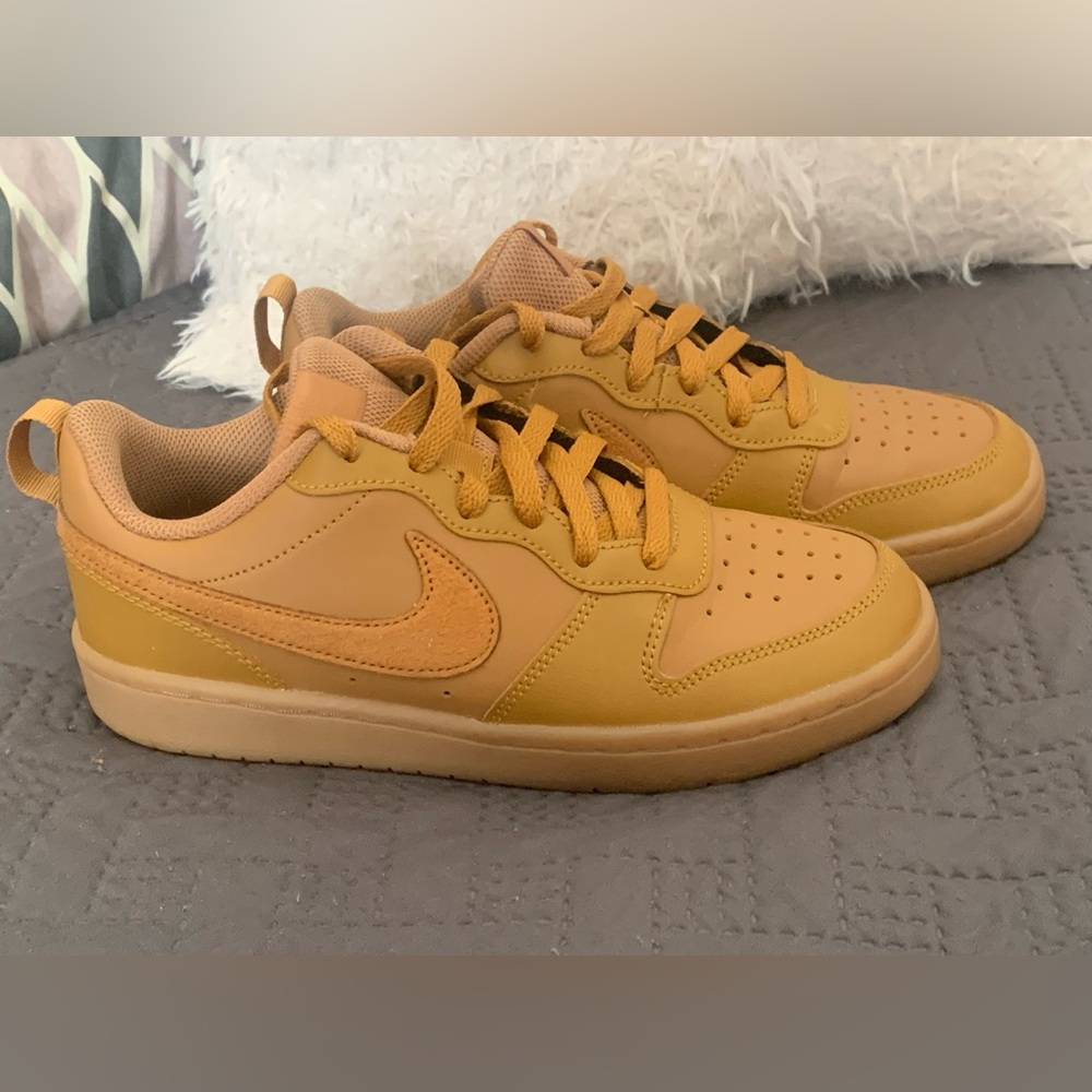 Nike Court Borough Low 2